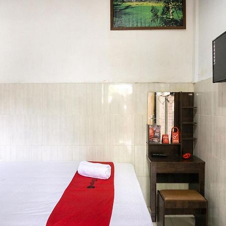 เรดดอร์ซ แอท โฮเต็ล ซูราบายา ซูเมเนป Hotel Sumenep ภายนอก รูปภาพ