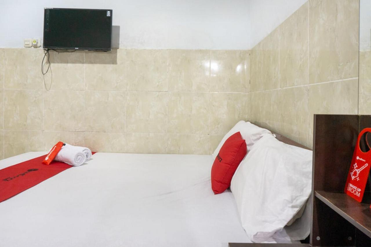 เรดดอร์ซ แอท โฮเต็ล ซูราบายา ซูเมเนป Hotel Sumenep ภายนอก รูปภาพ