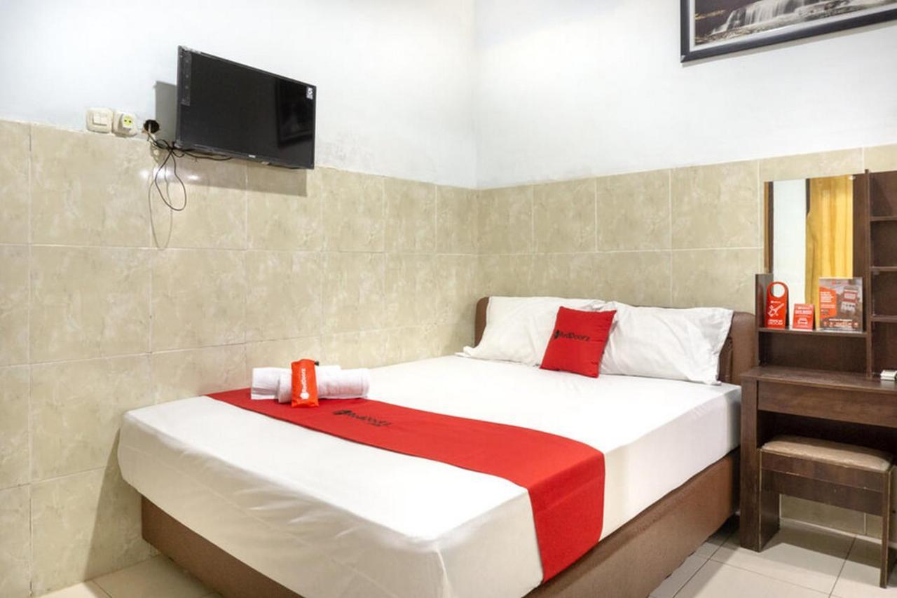 เรดดอร์ซ แอท โฮเต็ล ซูราบายา ซูเมเนป Hotel Sumenep ภายนอก รูปภาพ