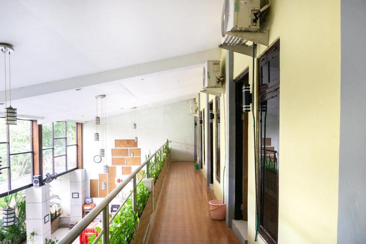 เรดดอร์ซ แอท โฮเต็ล ซูราบายา ซูเมเนป Hotel Sumenep ภายนอก รูปภาพ