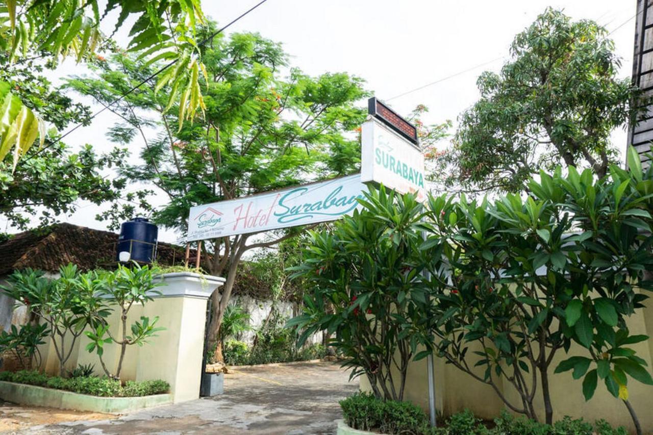 เรดดอร์ซ แอท โฮเต็ล ซูราบายา ซูเมเนป Hotel Sumenep ภายนอก รูปภาพ
